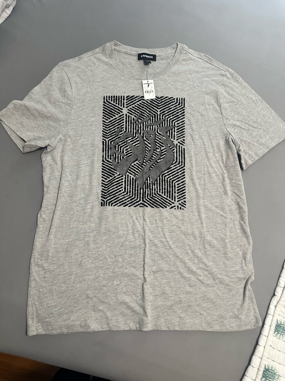 NWT Express Gray Geometric Graphic Crew Neck T-Shirt Size Large